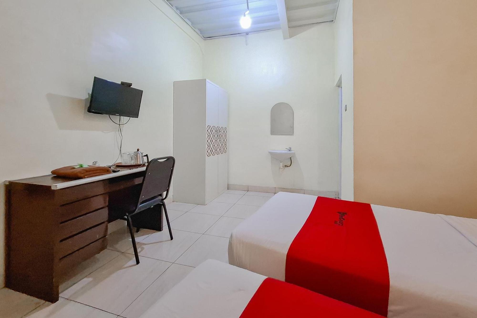 Reddoorz At Andongkoe 64 Salatiga Hotel Exterior photo